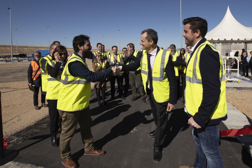 El ministro de Ciencia, Pedro Duque, visita el aeropuerto de Teruel.