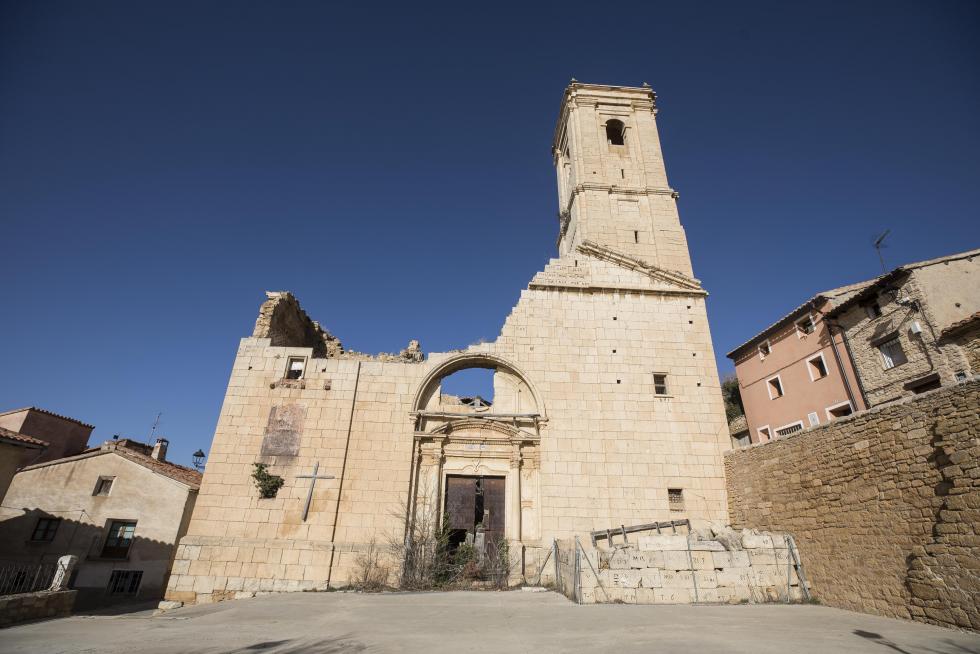 Admirada en la comarca por su nevero, por la ermita de la Virgen del Campo y por el trinquete y el acueducto, la localidad espera una solución al problema de su parroquia, con el techo hundido desde hace 40 años.