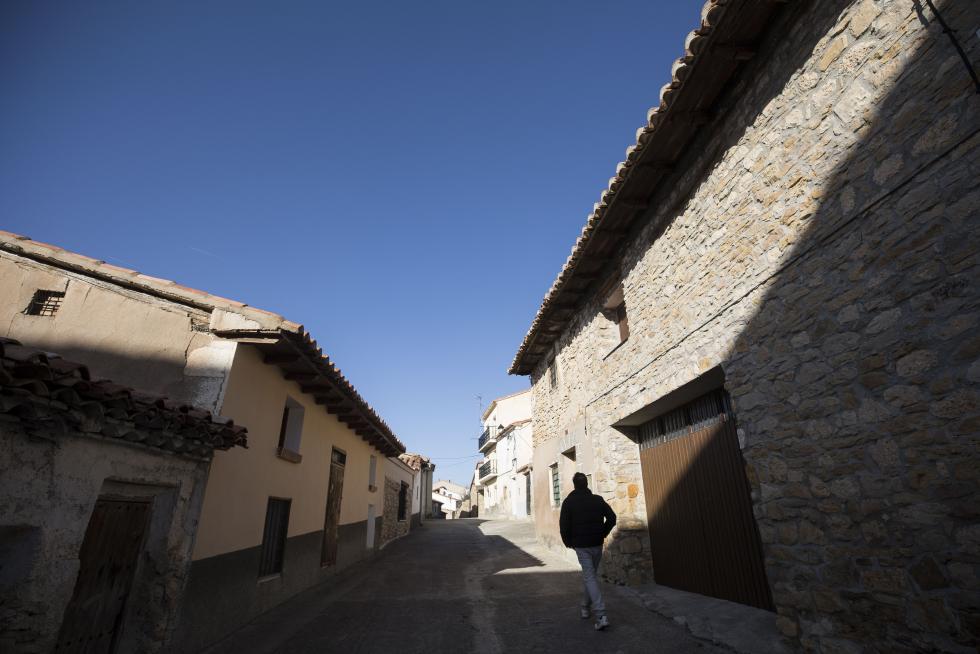 Admirada en la comarca por su nevero, por la ermita de la Virgen del Campo y por el trinquete y el acueducto, la localidad espera una solución al problema de su parroquia, con el techo hundido desde hace 40 años.