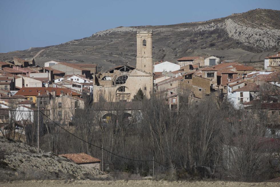 Admirada en la comarca por su nevero, por la ermita de la Virgen del Campo y por el trinquete y el acueducto, la localidad espera una solución al problema de su parroquia, con el techo hundido desde hace 40 años.