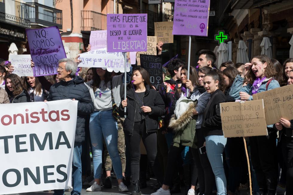 8-M: Teruel se tiñe de morado durante la huelga feminista.