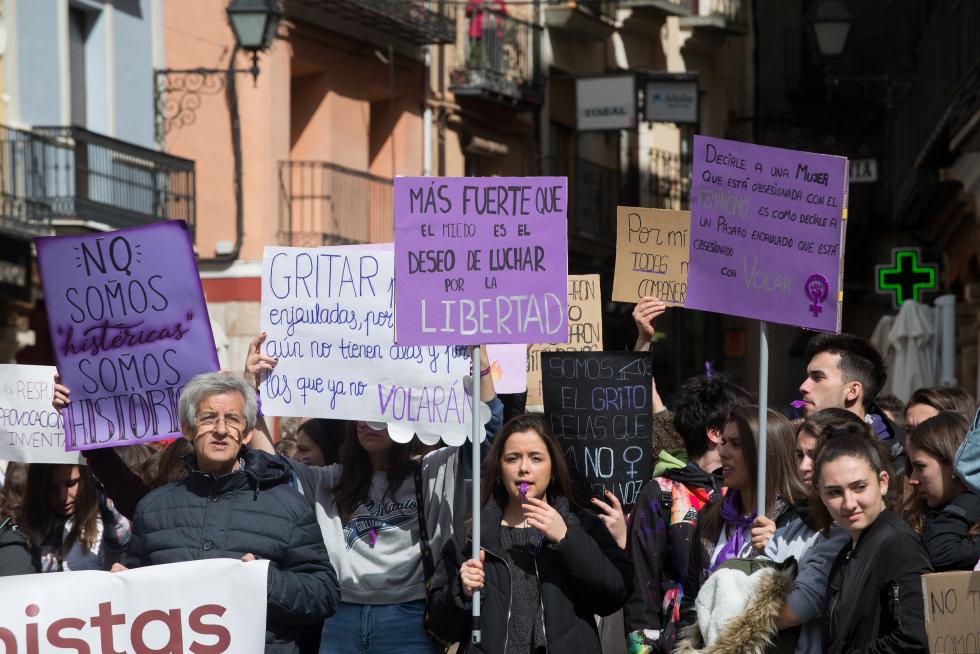 8-M: Teruel se tiñe de morado durante la huelga feminista.