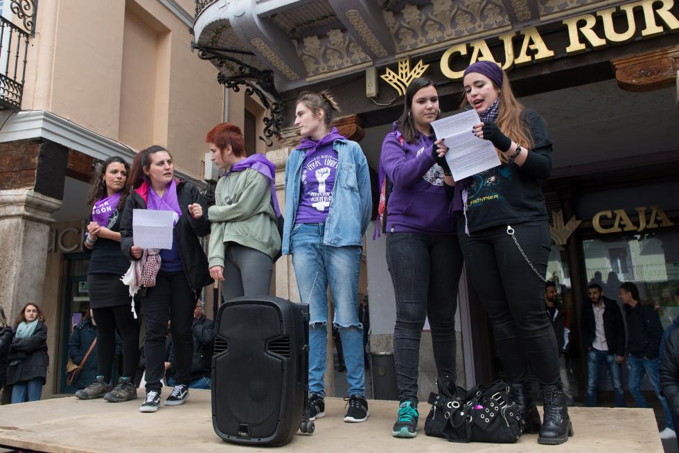 8-M: Teruel se tiñe de morado durante la huelga feminista.