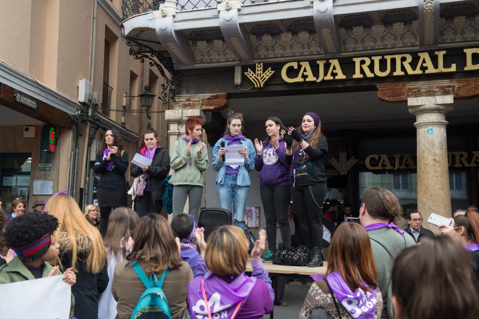 8-M: Teruel se tiñe de morado durante la huelga feminista.