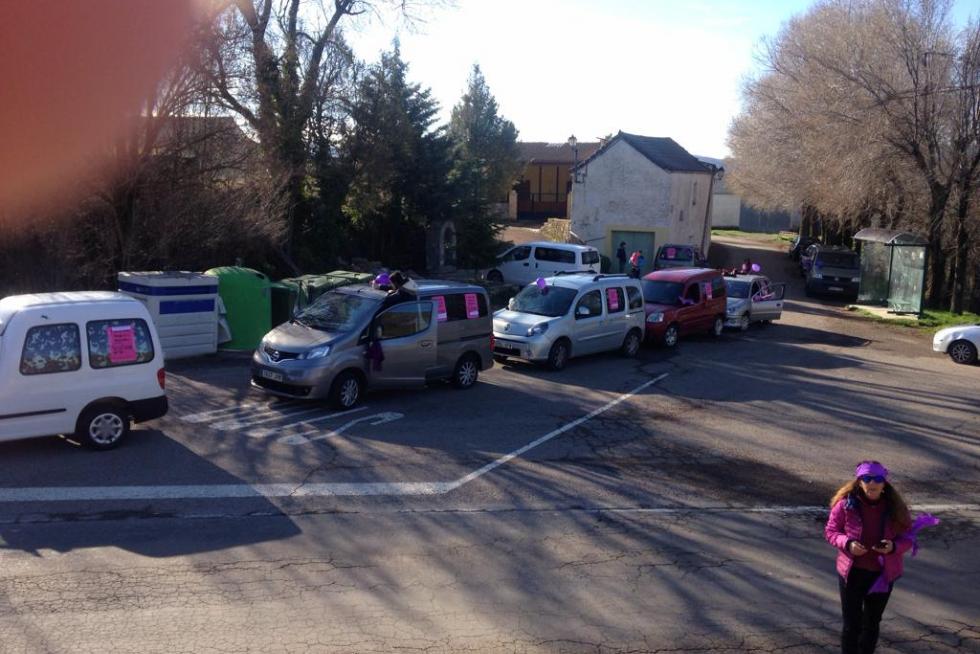 8-M en el Pirineo: Caravana de mujeres rurales de camino a Jaca.