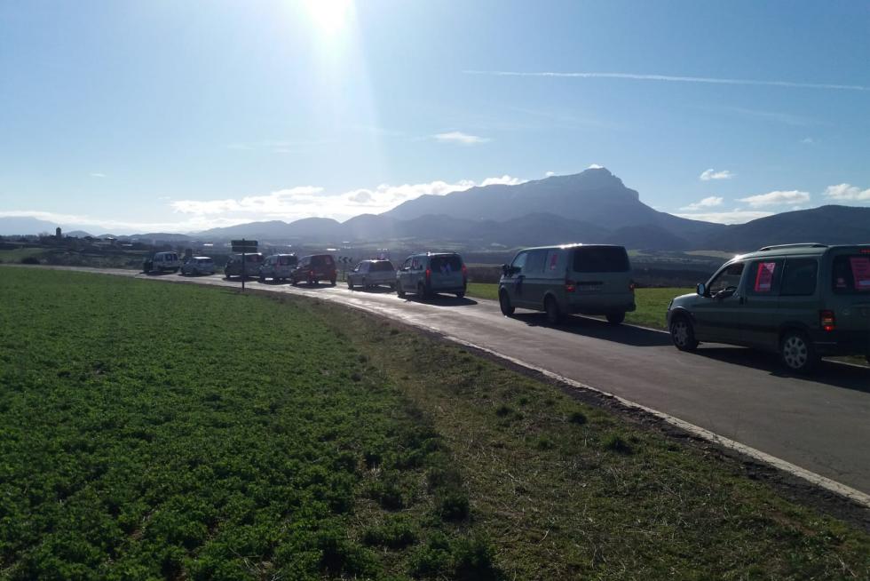 8-M en el Pirineo: caravana de mujeres rurales en el valle de la Solana.