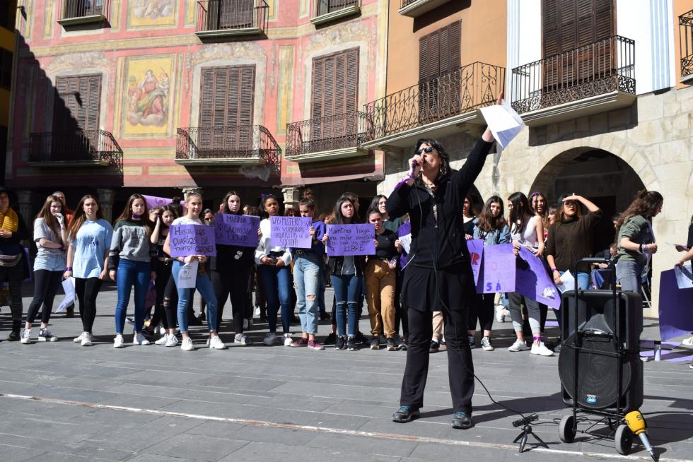 Concentración en la plaza Mayor de Graus por el Día de la Mujer.