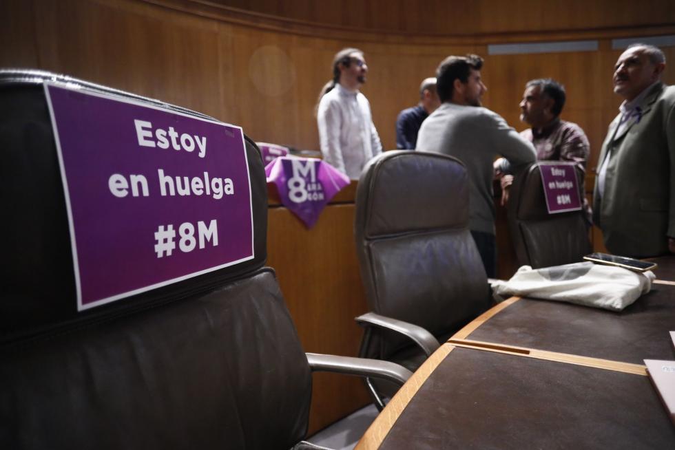 Huelga del 8-M en el pleno de las Cortes de Aragón