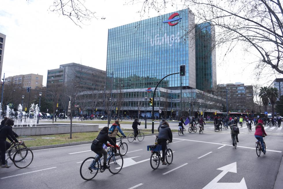 Las calles de Zaragoza rezuman ambiente festivo este 8 de marzo