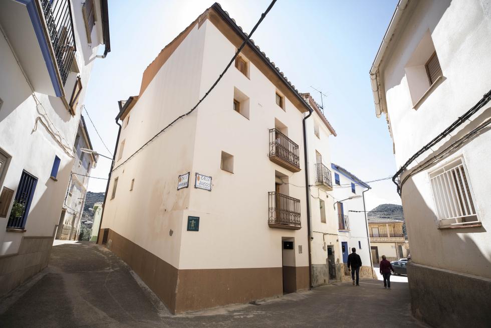 Crivillén: desde, por, para y según Pablo Serrrano