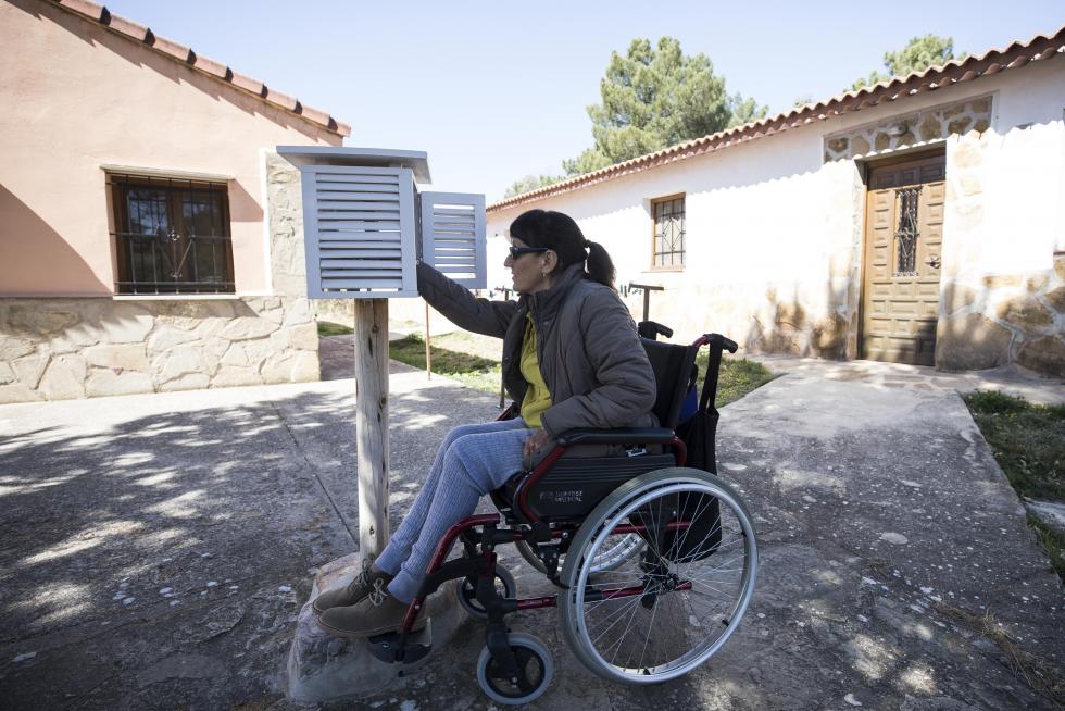 Benedicto y María abrieron el albergue Econatur hace 22 años, y su hija Alba une fuerzas con Benedicto para la gestión. María pone la ilusión, la energía y muchas ideas desde su silla de ruedas.
