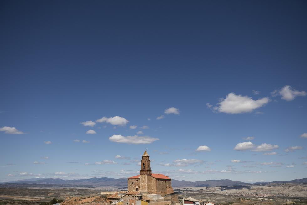 El municipio vive sus fiestas con devoción, busca ayudas para recuperar su parroquia y ha hecho reciente introspección de sus memorias con sendas publicaciones sobre su bagaje cultural.