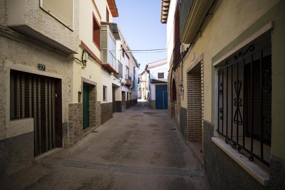 El municipio vive sus fiestas con devoción, busca ayudas para recuperar su parroquia y ha hecho reciente introspección de sus memorias con sendas publicaciones sobre su bagaje cultural.