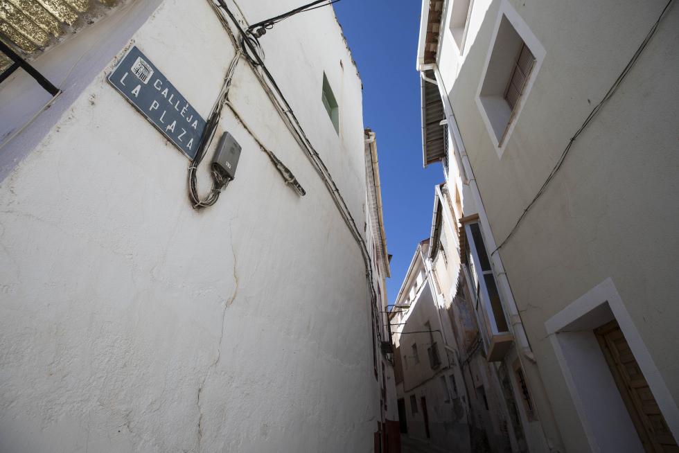 El municipio vive sus fiestas con devoción, busca ayudas para recuperar su parroquia y ha hecho reciente introspección de sus memorias con sendas publicaciones sobre su bagaje cultural.
