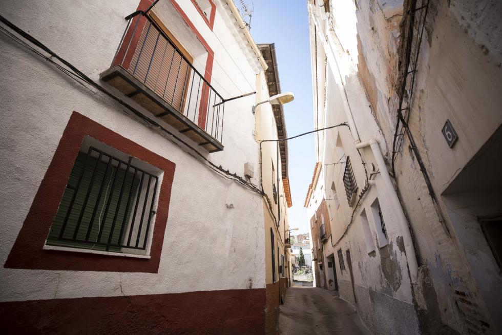 El municipio vive sus fiestas con devoción, busca ayudas para recuperar su parroquia y ha hecho reciente introspección de sus memorias con sendas publicaciones sobre su bagaje cultural.