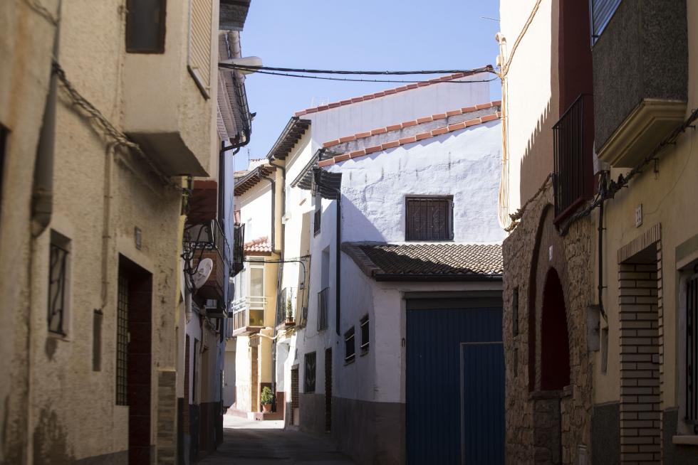 El municipio vive sus fiestas con devoción, busca ayudas para recuperar su parroquia y ha hecho reciente introspección de sus memorias con sendas publicaciones sobre su bagaje cultural.