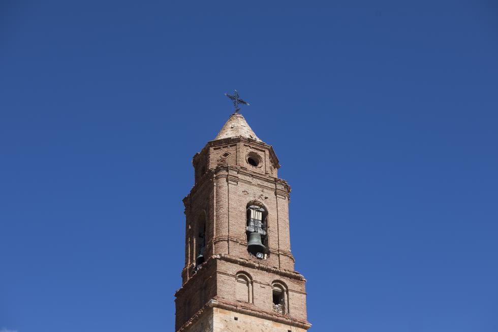El municipio vive sus fiestas con devoción, busca ayudas para recuperar su parroquia y ha hecho reciente introspección de sus memorias con sendas publicaciones sobre su bagaje cultural.