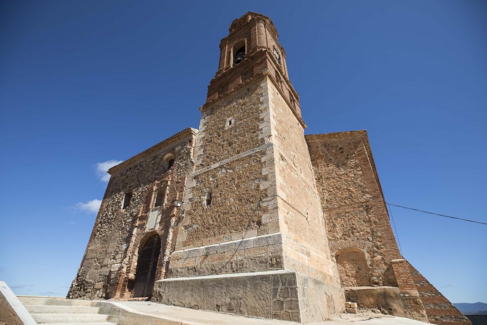 El municipio vive sus fiestas con devoción, busca ayudas para recuperar su parroquia y ha hecho reciente introspección de sus memorias con sendas publicaciones sobre su bagaje cultural.