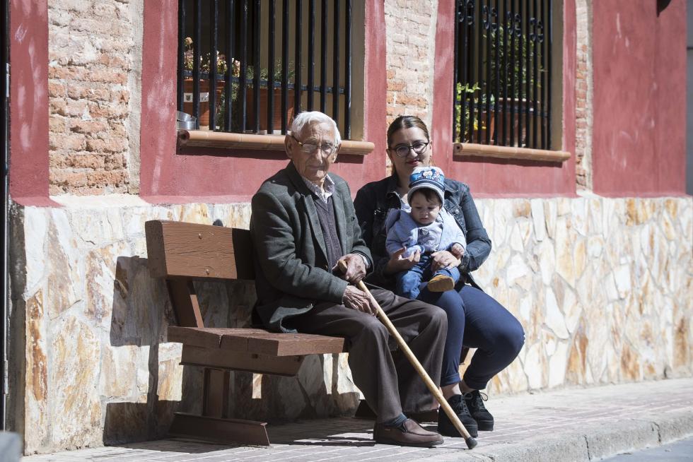 El municipio vive sus fiestas con devoción, busca ayudas para recuperar su parroquia y ha hecho reciente introspección de sus memorias con sendas publicaciones sobre su bagaje cultural.