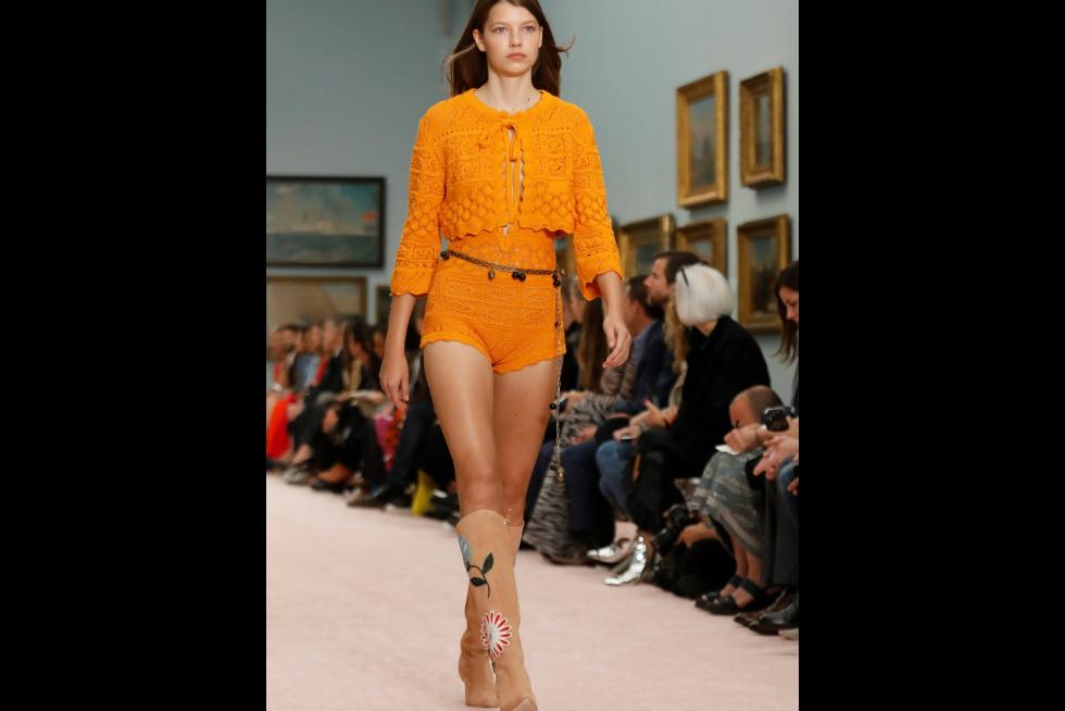 El color de la primavera es el naranja.