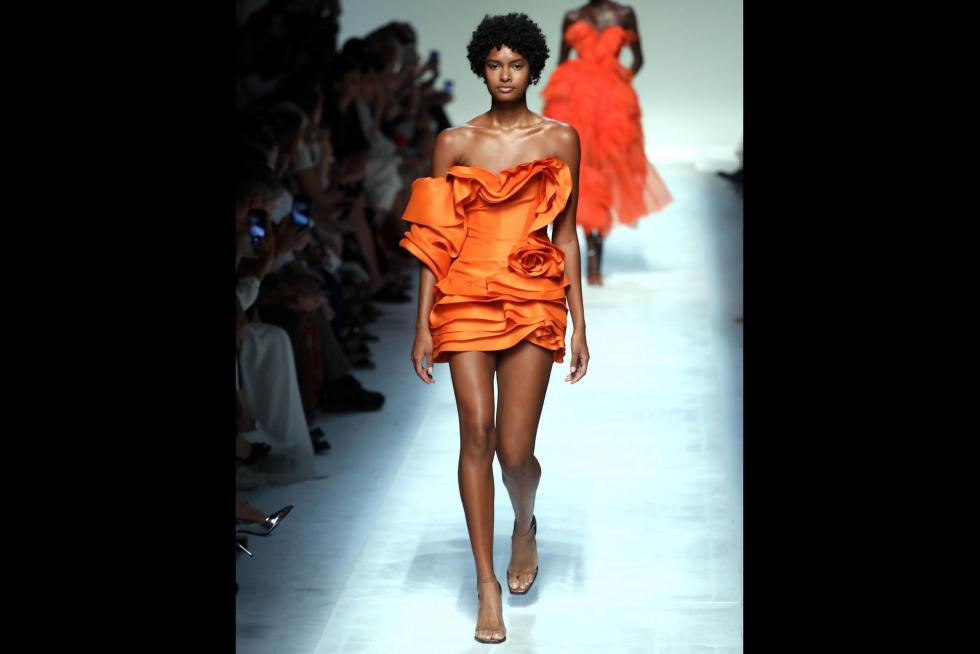 Milan (Italy), 22/09/2018.- A model presents a creation by Ermanno Scervino during the Milan Fashion Week, in Milan, Italy, 22 September 2018. The Spring Summer 2019 Women's collections are presented at the Milano Moda Donna from 19 to 24 September. (Moda, Italia) EFE/EPA/MATTEO BAZZI Ermanno Scervino - Runway - Milan Fashion Week S/S 2019