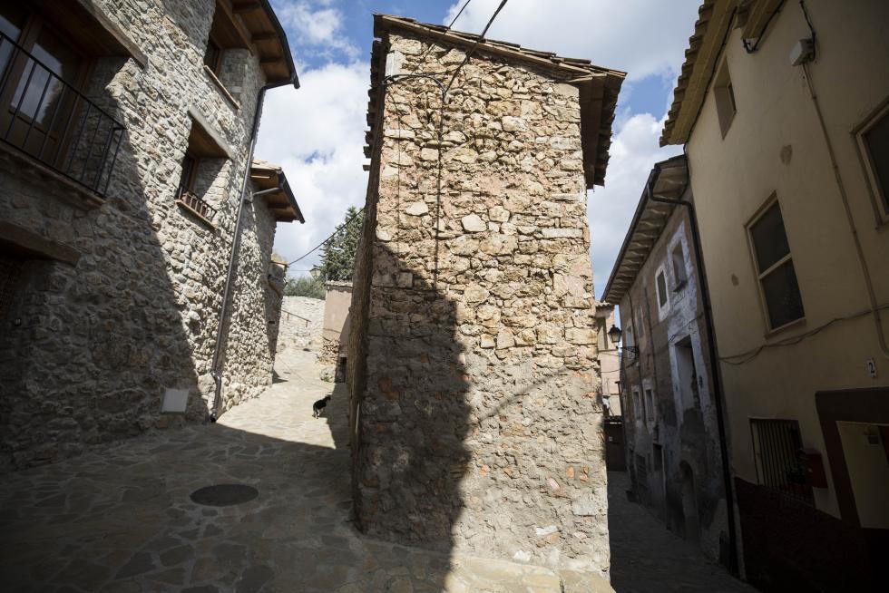 La localidad albergará en mayo su primer Encuentro Nacional de Herreros, mantiene ganaderías activas, unas vistas de escándalo y en su historia tiene parte capital la figura de San Valero.