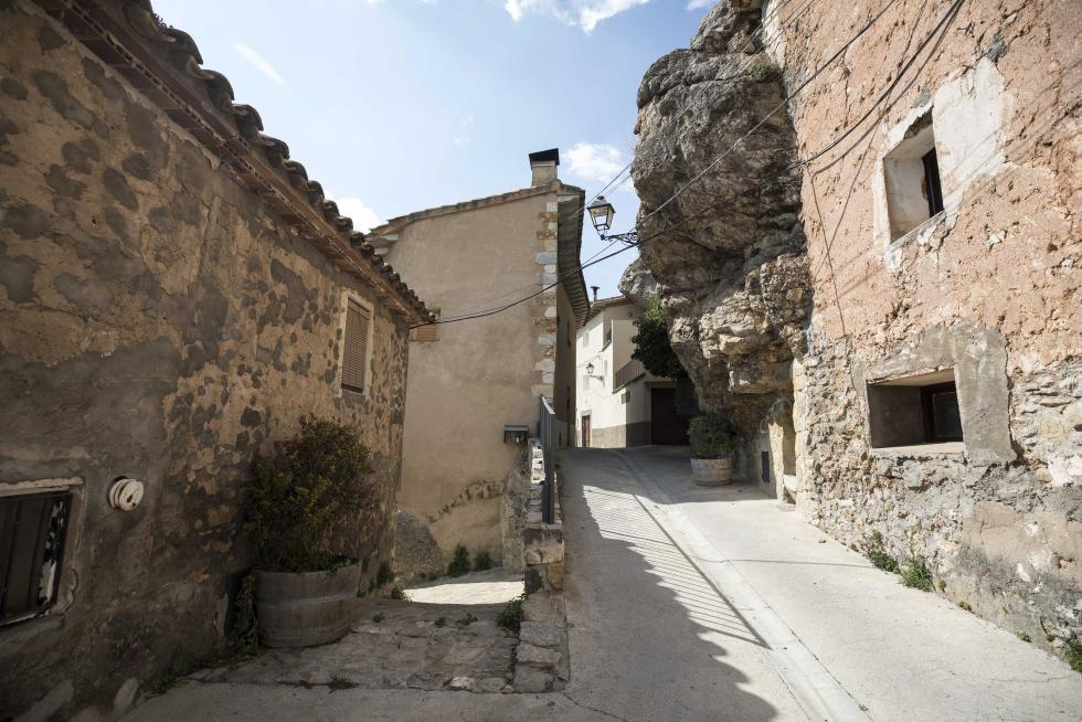 La localidad albergará en mayo su primer Encuentro Nacional de Herreros, mantiene ganaderías activas, unas vistas de escándalo y en su historia tiene parte capital la figura de San Valero.