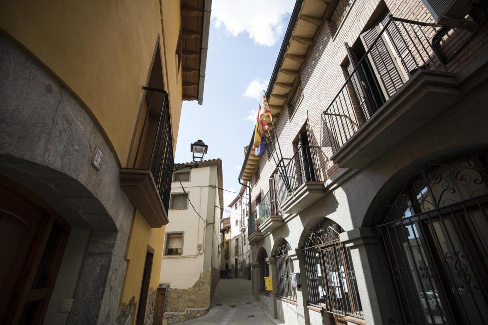 La localidad albergará en mayo su primer Encuentro Nacional de Herreros, mantiene ganaderías activas, unas vistas de escándalo y en su historia tiene parte capital la figura de San Valero.