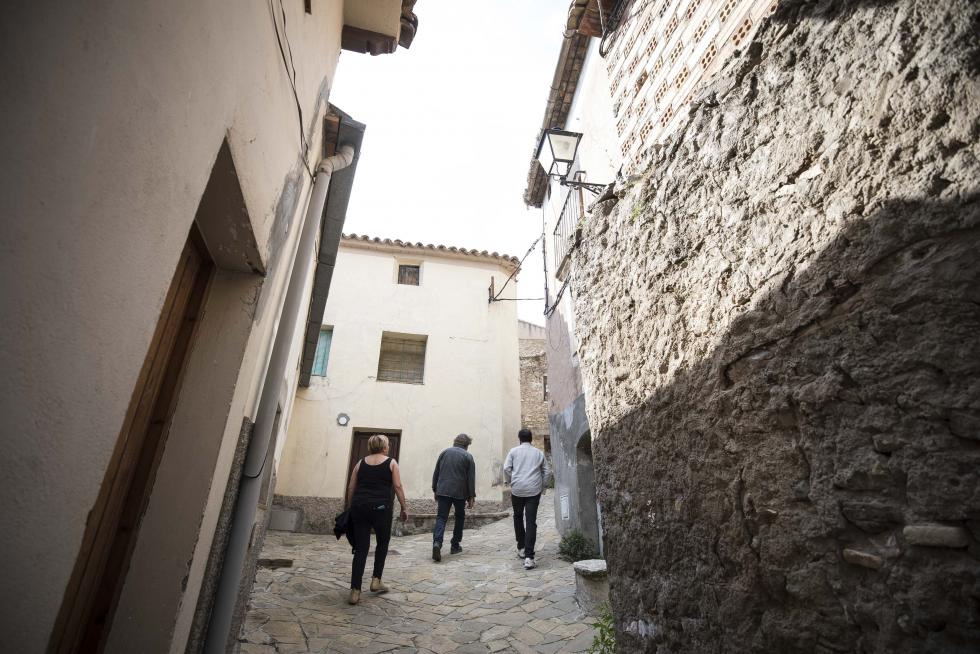 La localidad albergará en mayo su primer Encuentro Nacional de Herreros, mantiene ganaderías activas, unas vistas de escándalo y en su historia tiene parte capital la figura de San Valero.