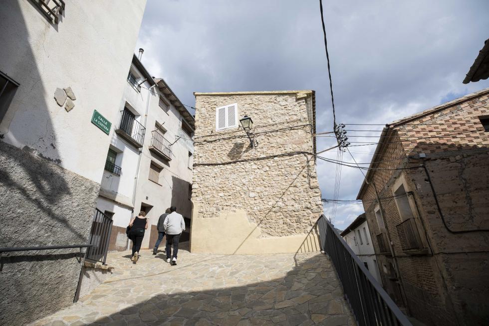 La localidad albergará en mayo su primer Encuentro Nacional de Herreros, mantiene ganaderías activas, unas vistas de escándalo y en su historia tiene parte capital la figura de San Valero.