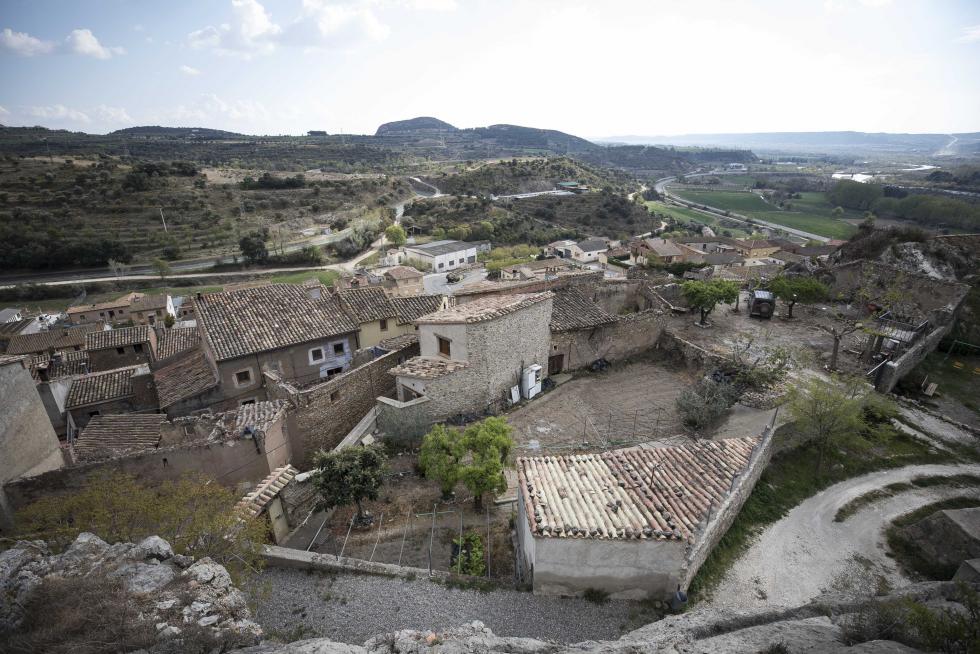 La localidad albergará en mayo su primer Encuentro Nacional de Herreros, mantiene ganaderías activas, unas vistas de escándalo y en su historia tiene parte capital la figura de San Valero.