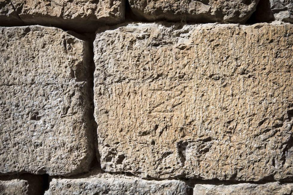 La localidad albergará en mayo su primer Encuentro Nacional de Herreros, mantiene ganaderías activas, unas vistas de escándalo y en su historia tiene parte capital la figura de San Valero.