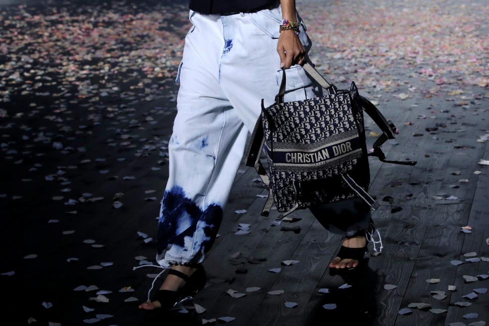 Los desteñidos ochenteros vuelven. Modelo de Dior.