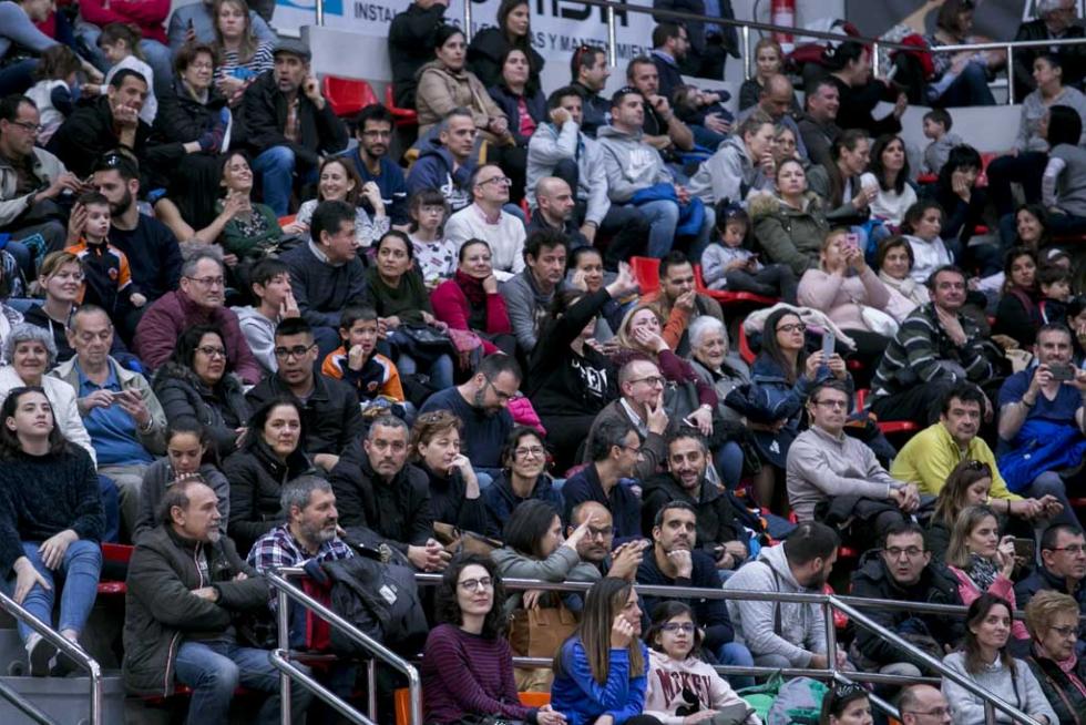 Entrega de balones a los participantes de la Liga de Escuelas Ibercaja