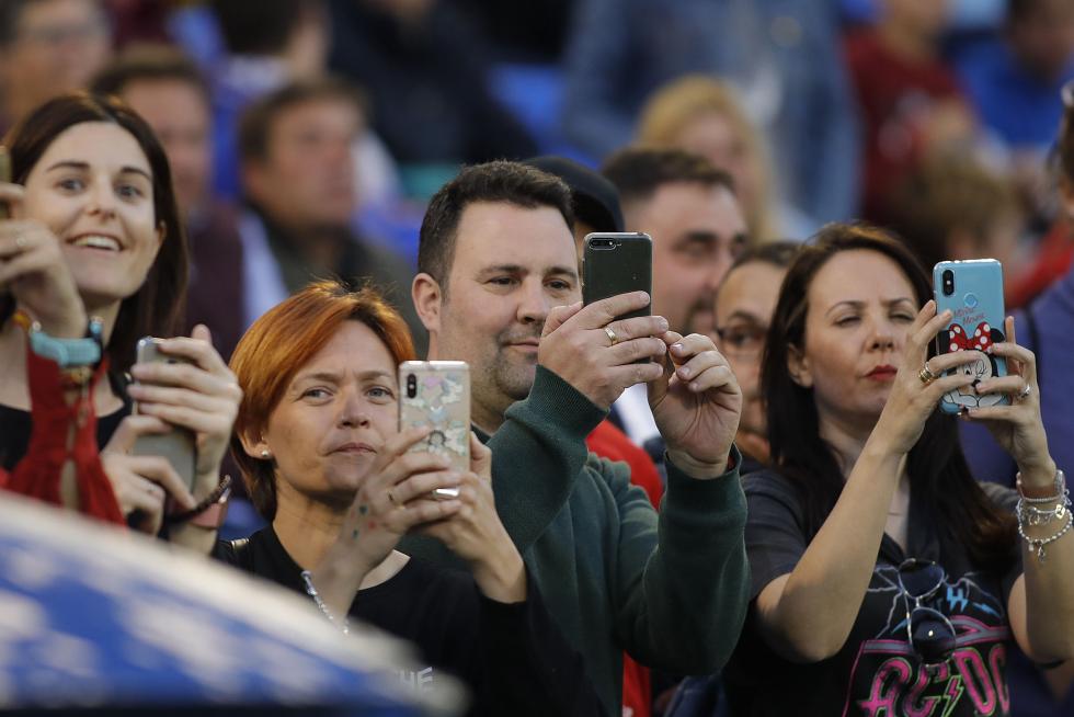 La afición animando al Real Zaragoza en La Romareda durante el partido Real Zaragoza – Alcorcón