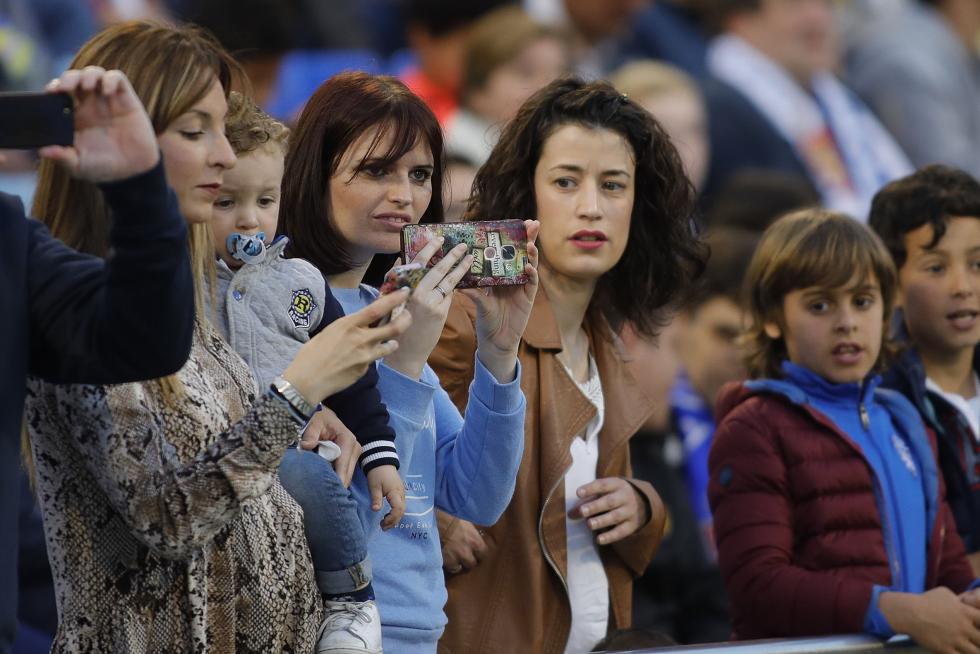 La afición animando al Real Zaragoza en La Romareda durante el partido Real Zaragoza – Alcorcón