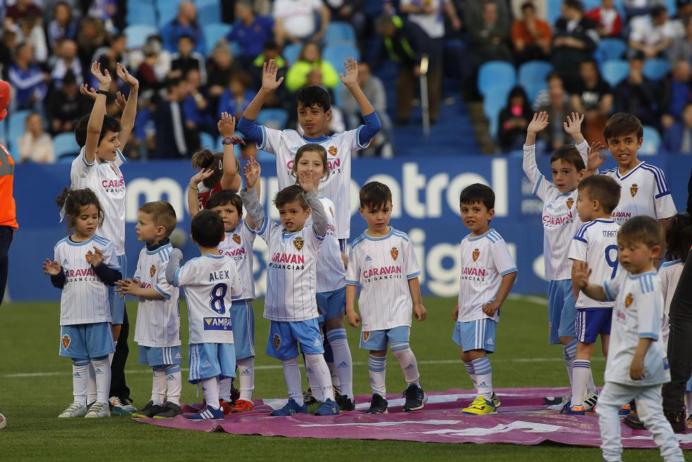 La afición animando al Real Zaragoza en La Romareda durante el partido Real Zaragoza – Alcorcón