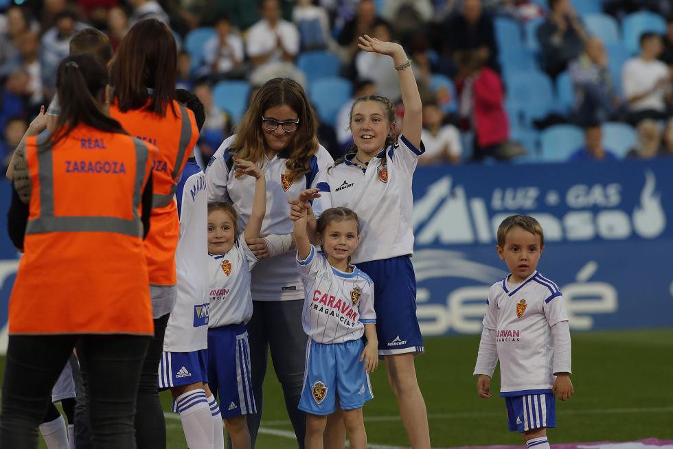 La afición animando al Real Zaragoza en La Romareda durante el partido Real Zaragoza – Alcorcón