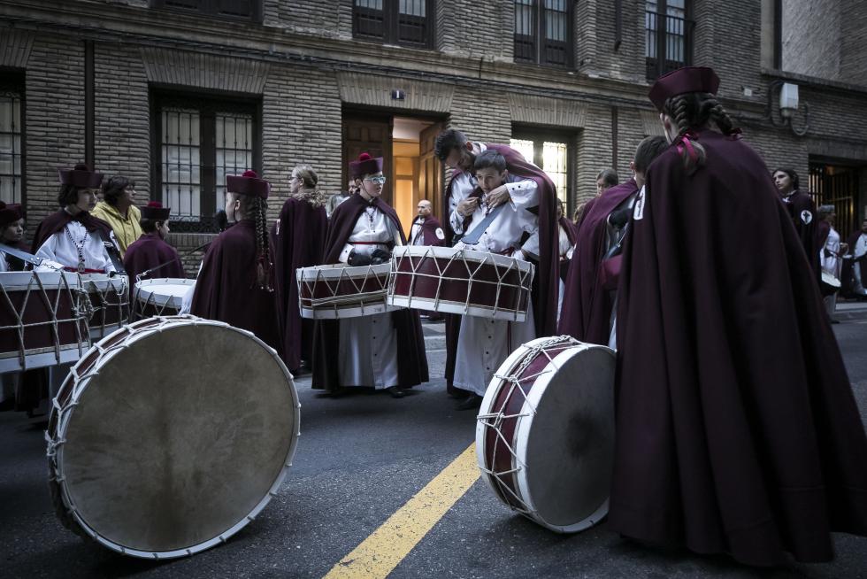 Imágenes de las procesiones del Lunes Santo en Zaragoza