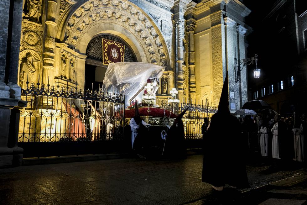 Imágenes de las procesiones del Lunes Santo en Zaragoza
