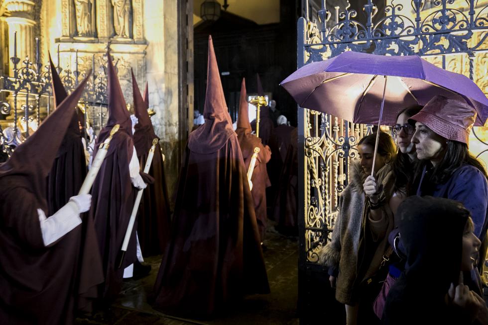 Imágenes de las procesiones del Lunes Santo en Zaragoza