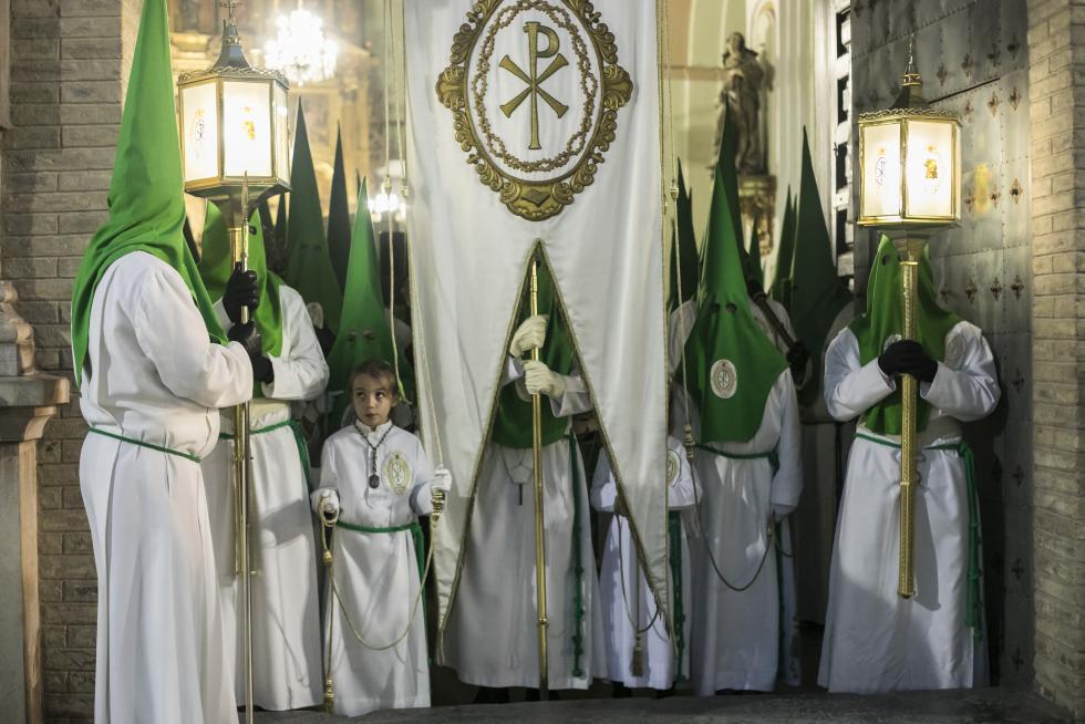Imágenes de las procesiones del Lunes Santo en Zaragoza