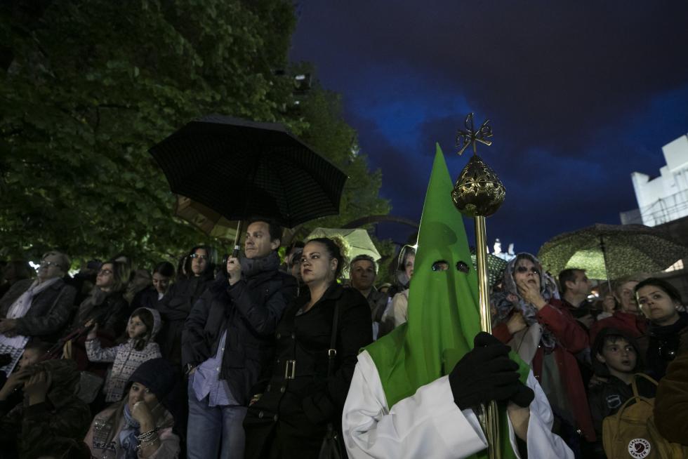 Imágenes de las procesiones del Lunes Santo en Zaragoza