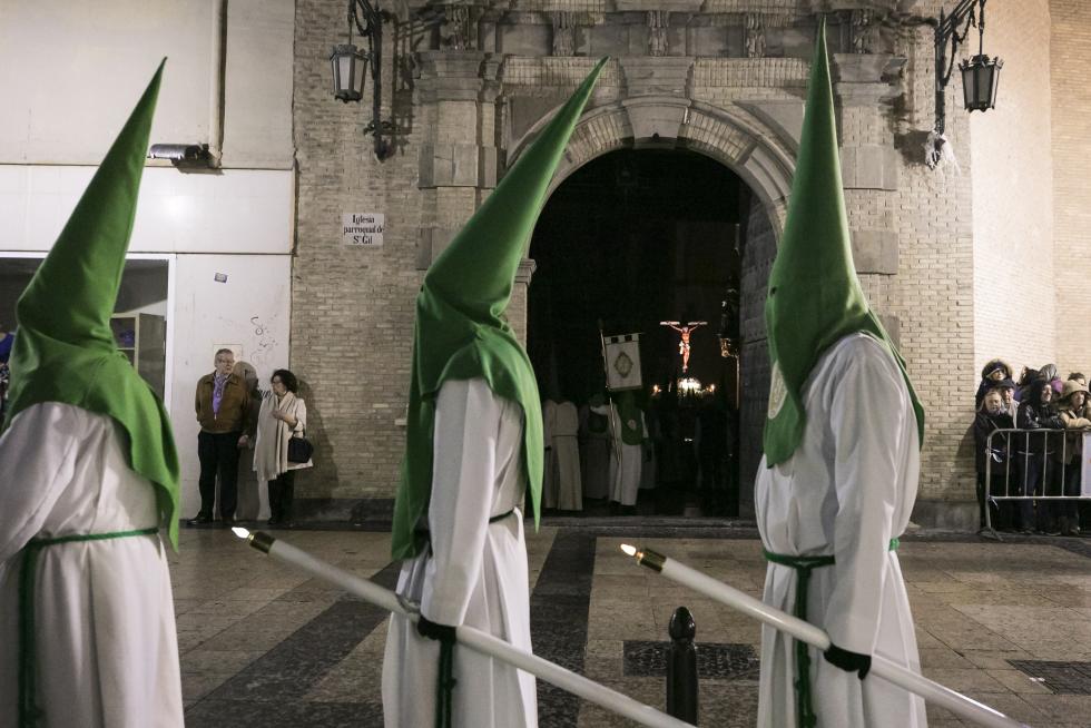 Imágenes de las procesiones del Lunes Santo en Zaragoza