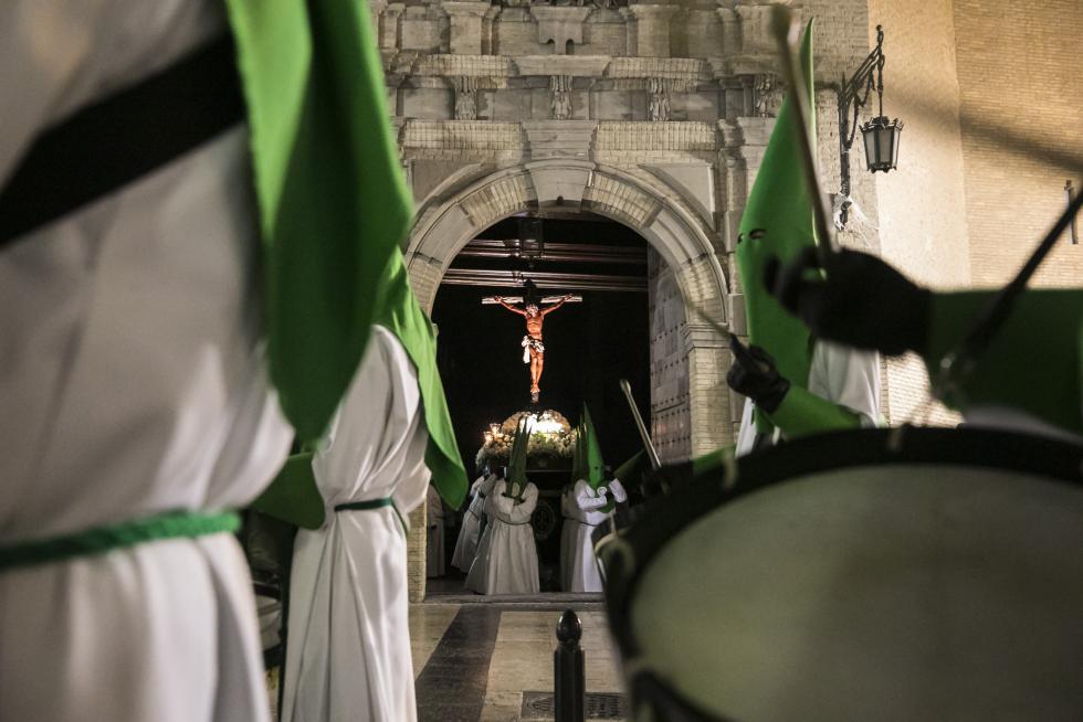Imágenes de las procesiones del Lunes Santo en Zaragoza