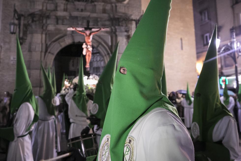 Imágenes de las procesiones del Lunes Santo en Zaragoza