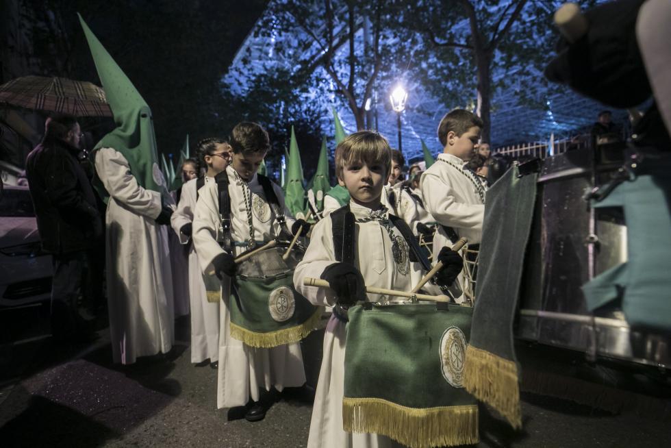 Imágenes de las procesiones del Lunes Santo en Zaragoza