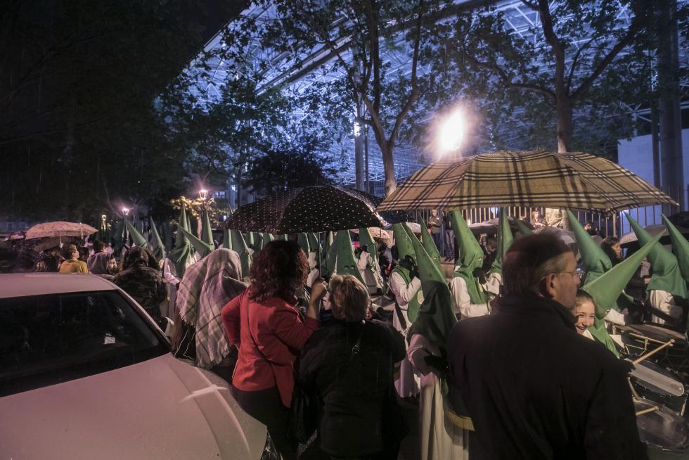 Imágenes de las procesiones del Lunes Santo en Zaragoza