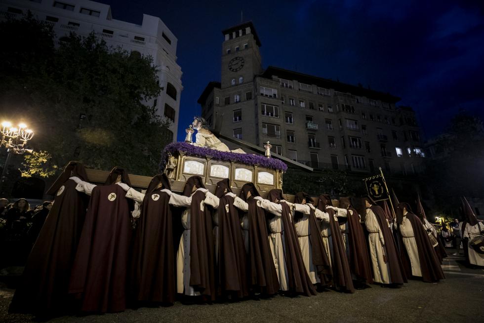 Imágenes de las procesiones del Lunes Santo en Zaragoza
