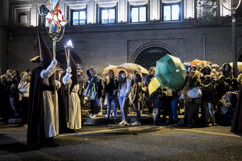Imágenes de las procesiones del Lunes Santo en Zaragoza